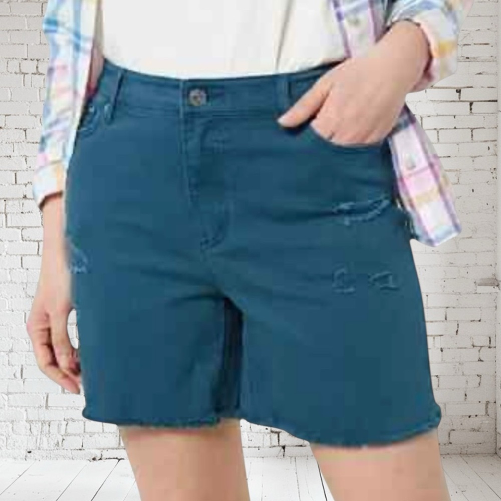 Candace Cameron Bure Denim Shorts NWT | 28P Pacific Wash Classic Fit - Picture 2 of 6